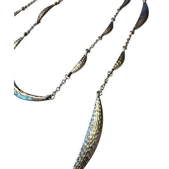Vtg 00s Liz Claiborne 2 Strand Long Necklace Gold Curved Abstract Hammered Metal - Picture 2 of 5